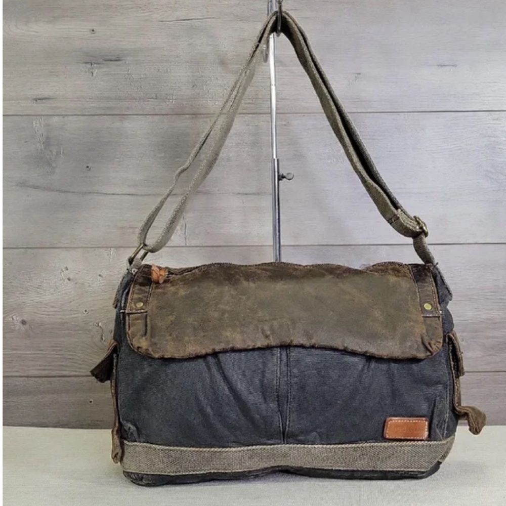 Bed Stu Hawkeye Waxed Canvas Messenger Bag - Picture 2 of 5